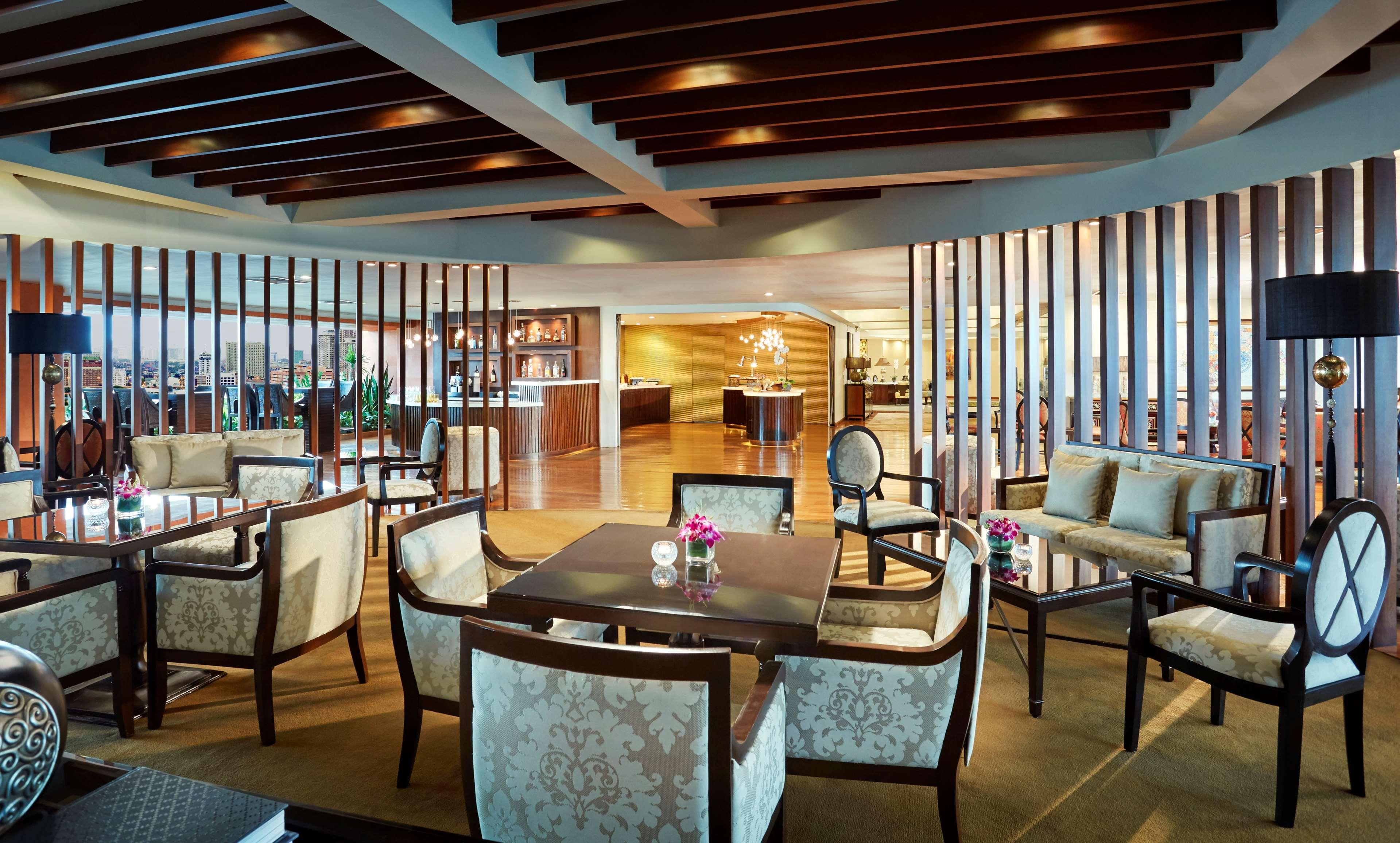 Dusit Thani Manila Makati City Ngoại thất bức ảnh The lounge at the airport