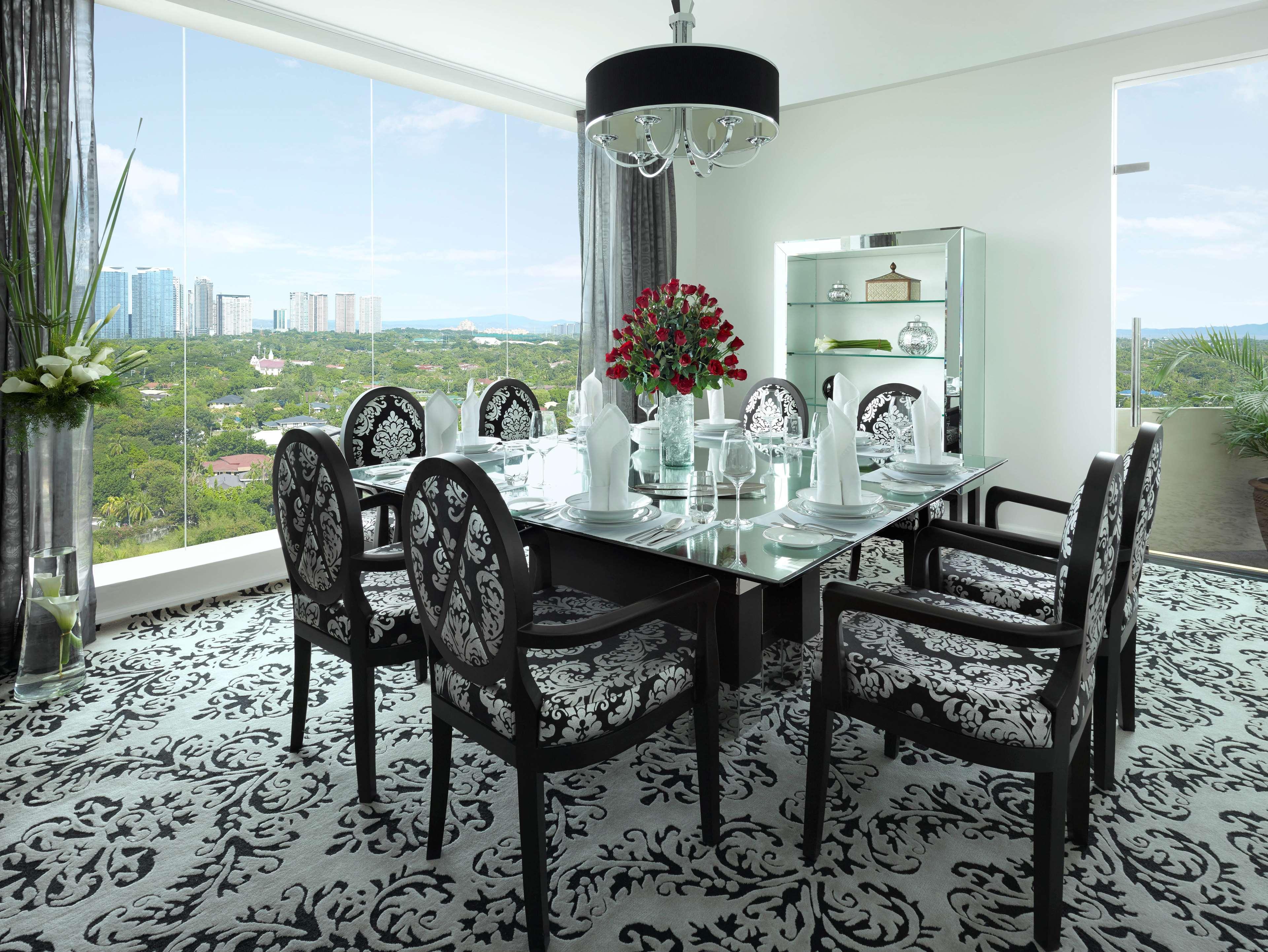 Dusit Thani Manila Makati City Ngoại thất bức ảnh A dining room