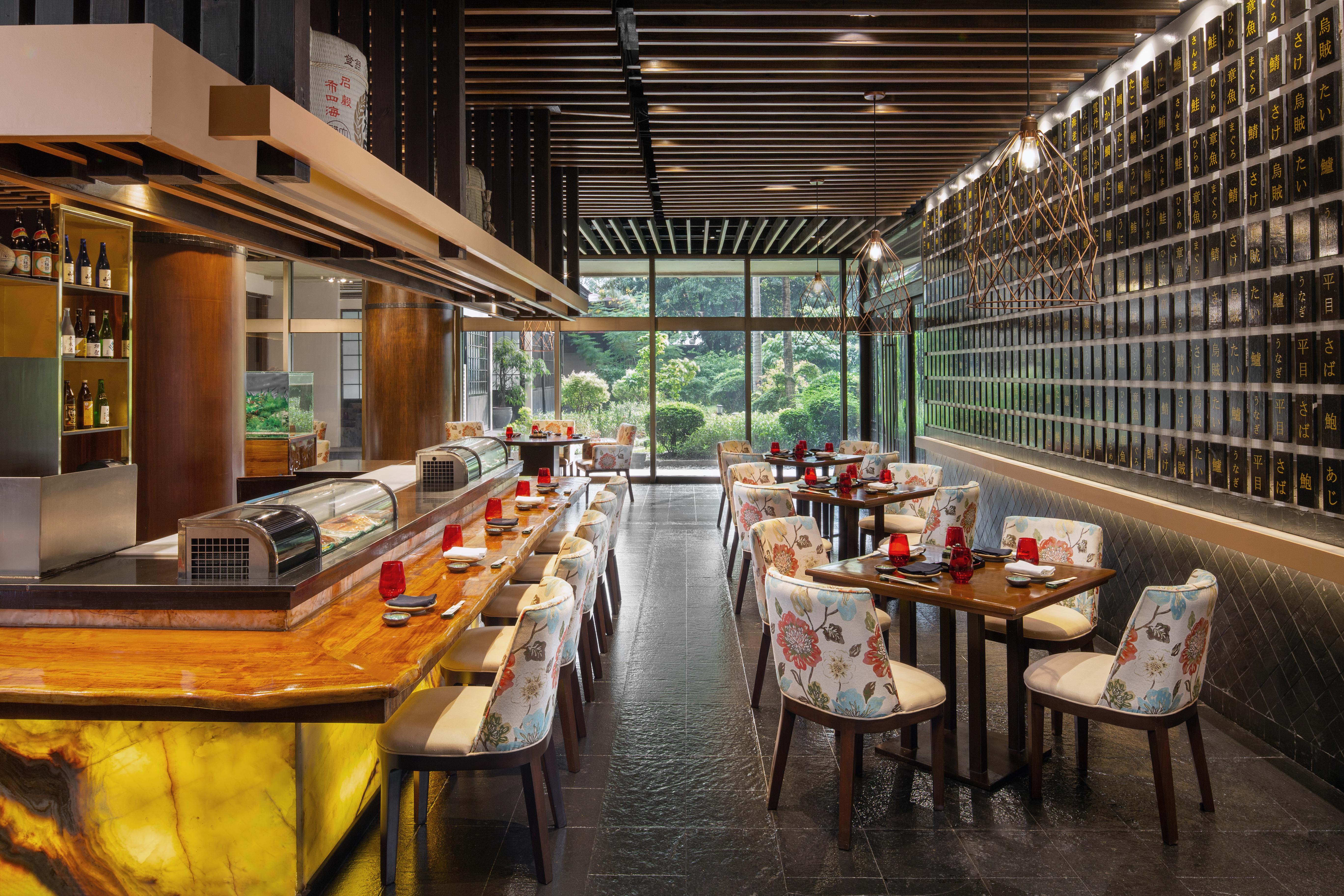 Dusit Thani Manila Makati City Ngoại thất bức ảnh Sushi restaurant in Singapore