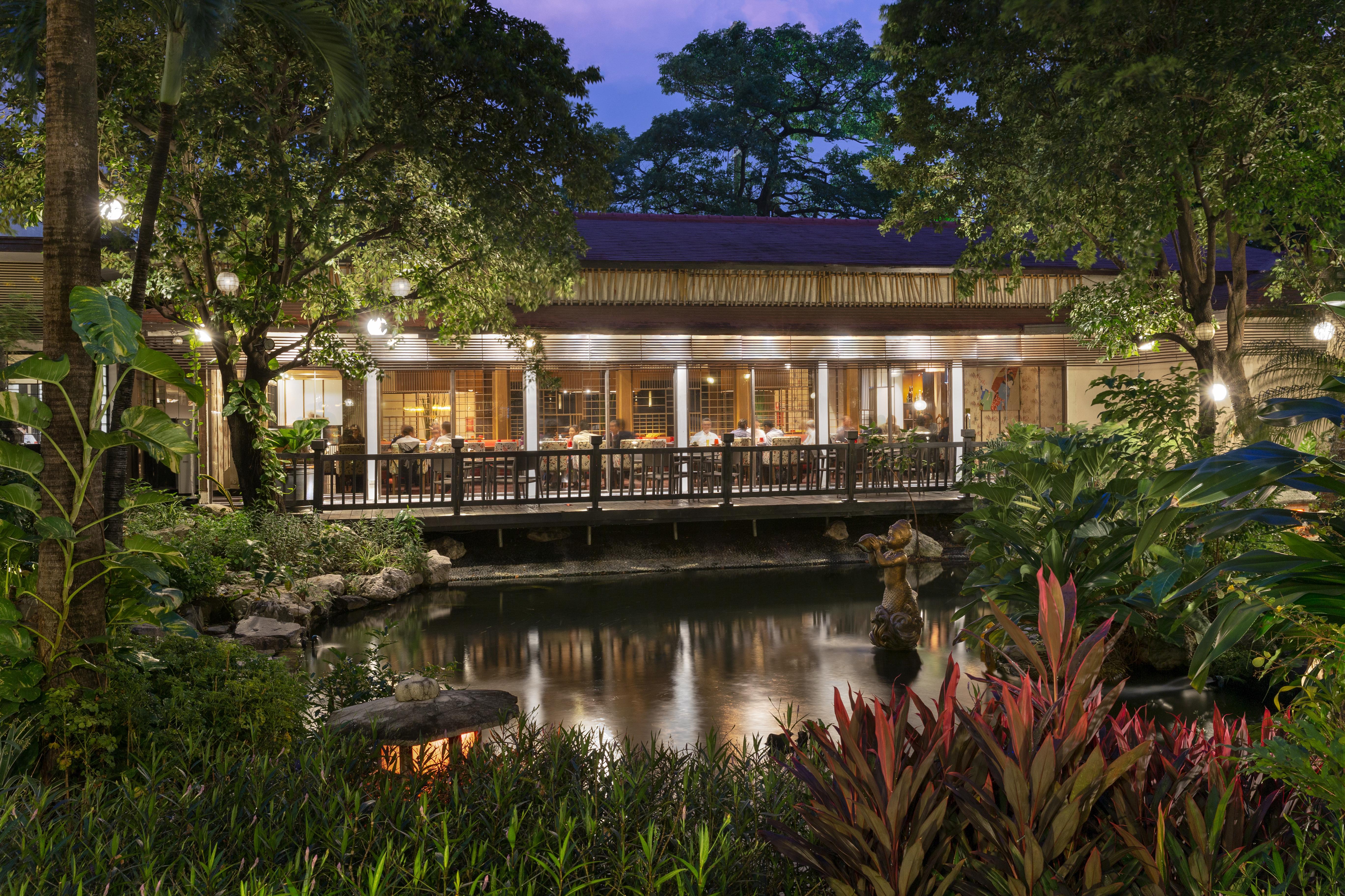 Dusit Thani Manila Makati City Ngoại thất bức ảnh The Riverfront