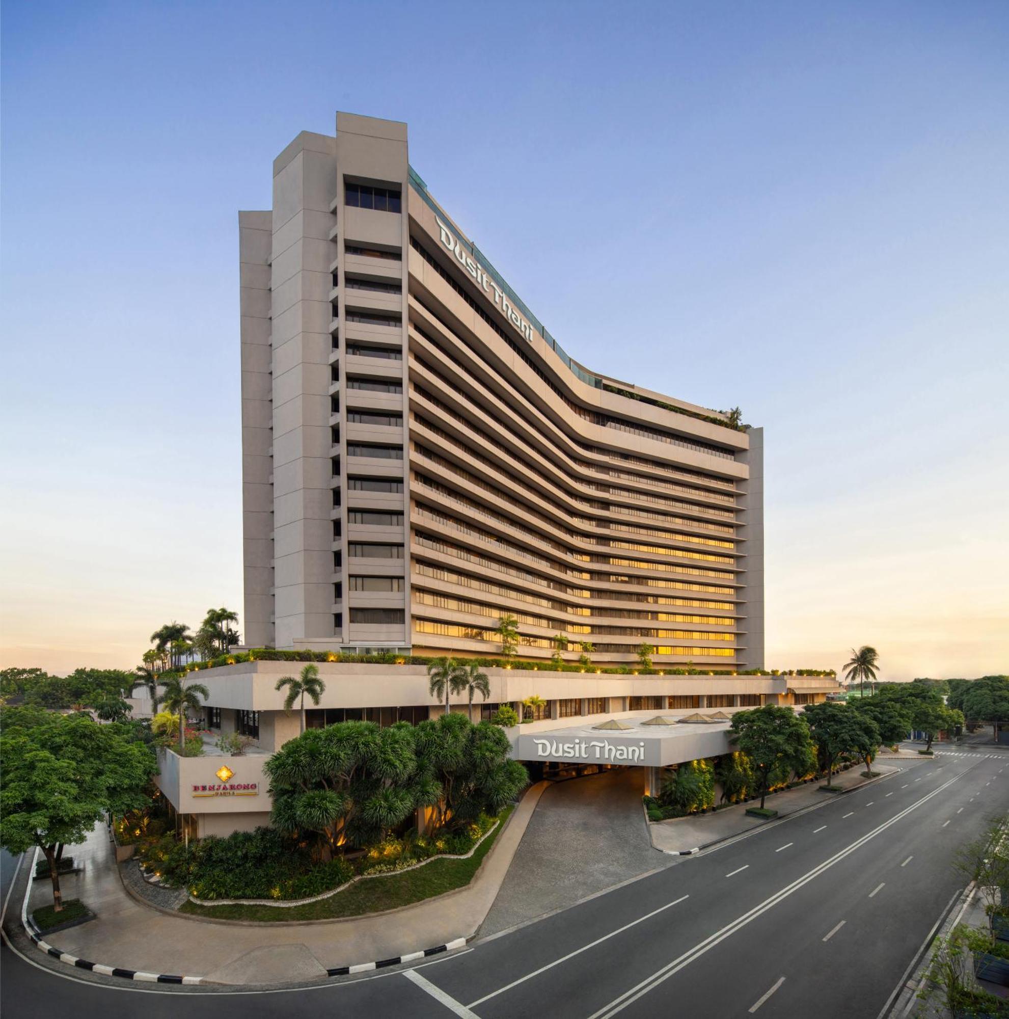 Dusit Thani Manila Makati City Ngoại thất bức ảnh The hotel in 2016
