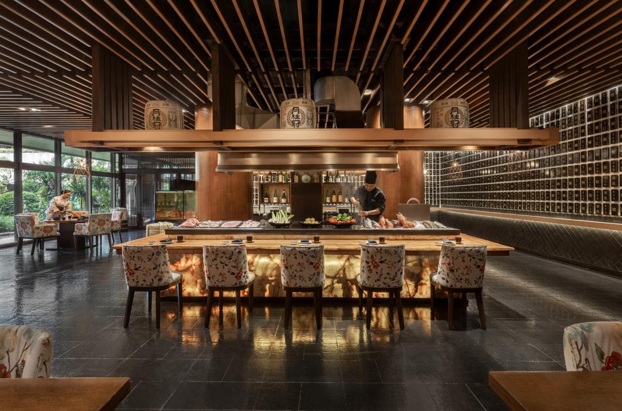 Dusit Thani Manila Makati City Ngoại thất bức ảnh The restaurant's interior