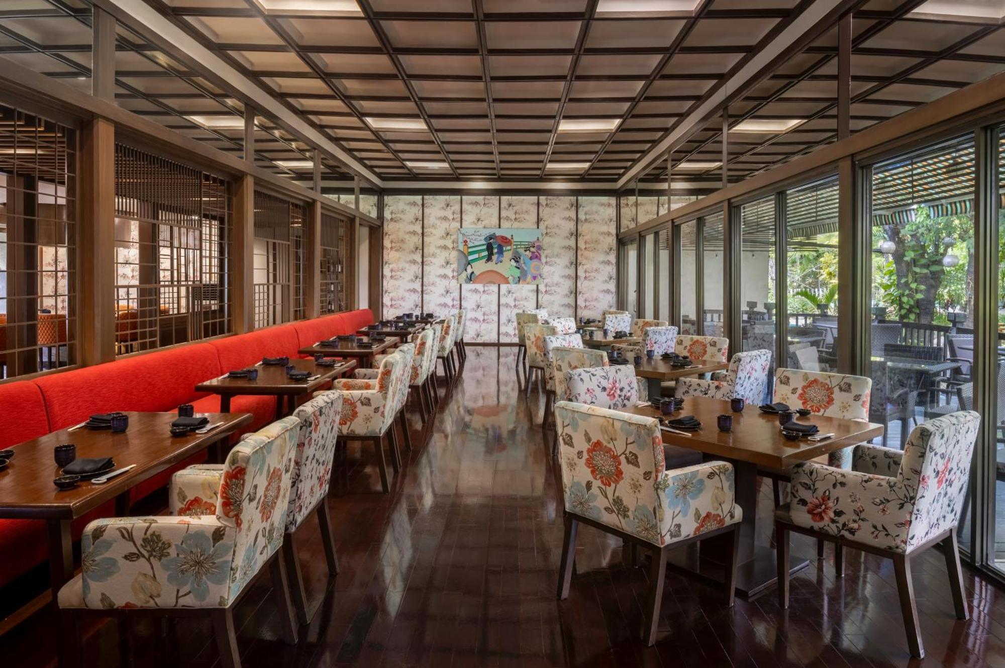 Dusit Thani Manila Makati City Ngoại thất bức ảnh Interior of a restaurant in Tokyo