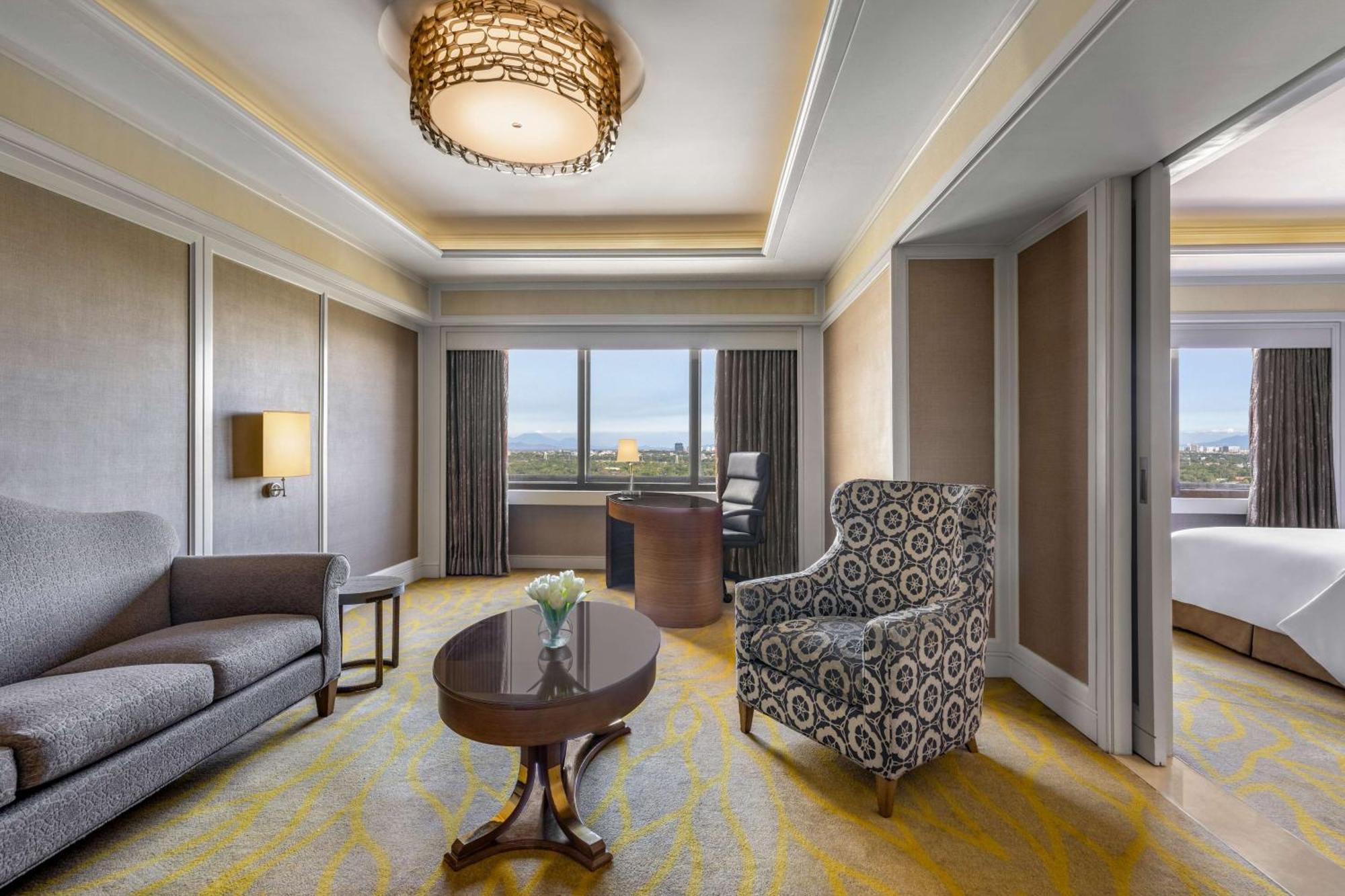 Dusit Thani Manila Makati City Ngoại thất bức ảnh A suite at the hotel