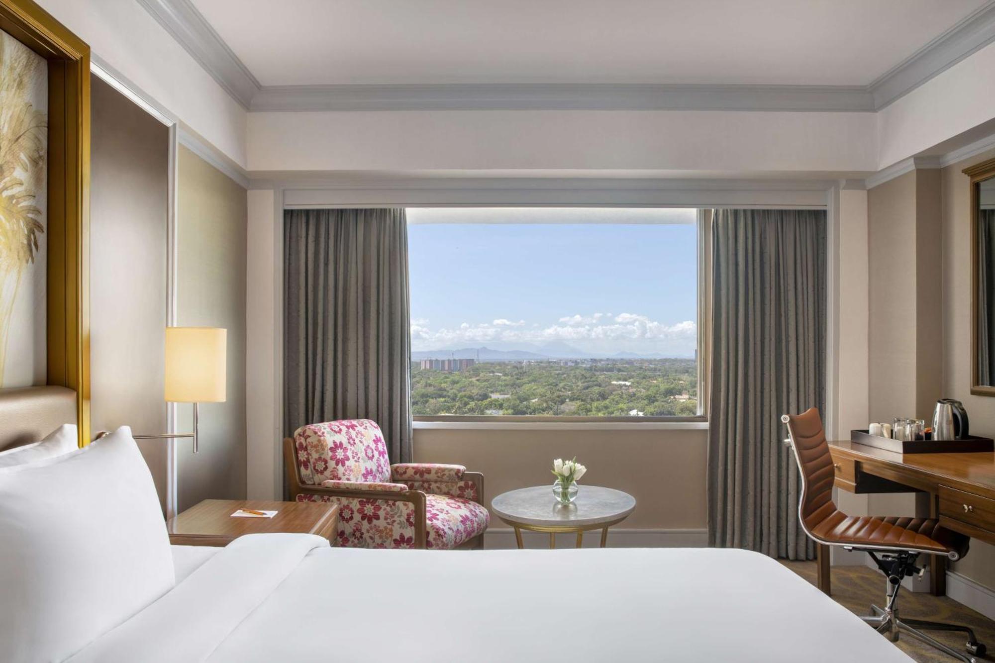 Dusit Thani Manila Makati City Ngoại thất bức ảnh Deluxe Room