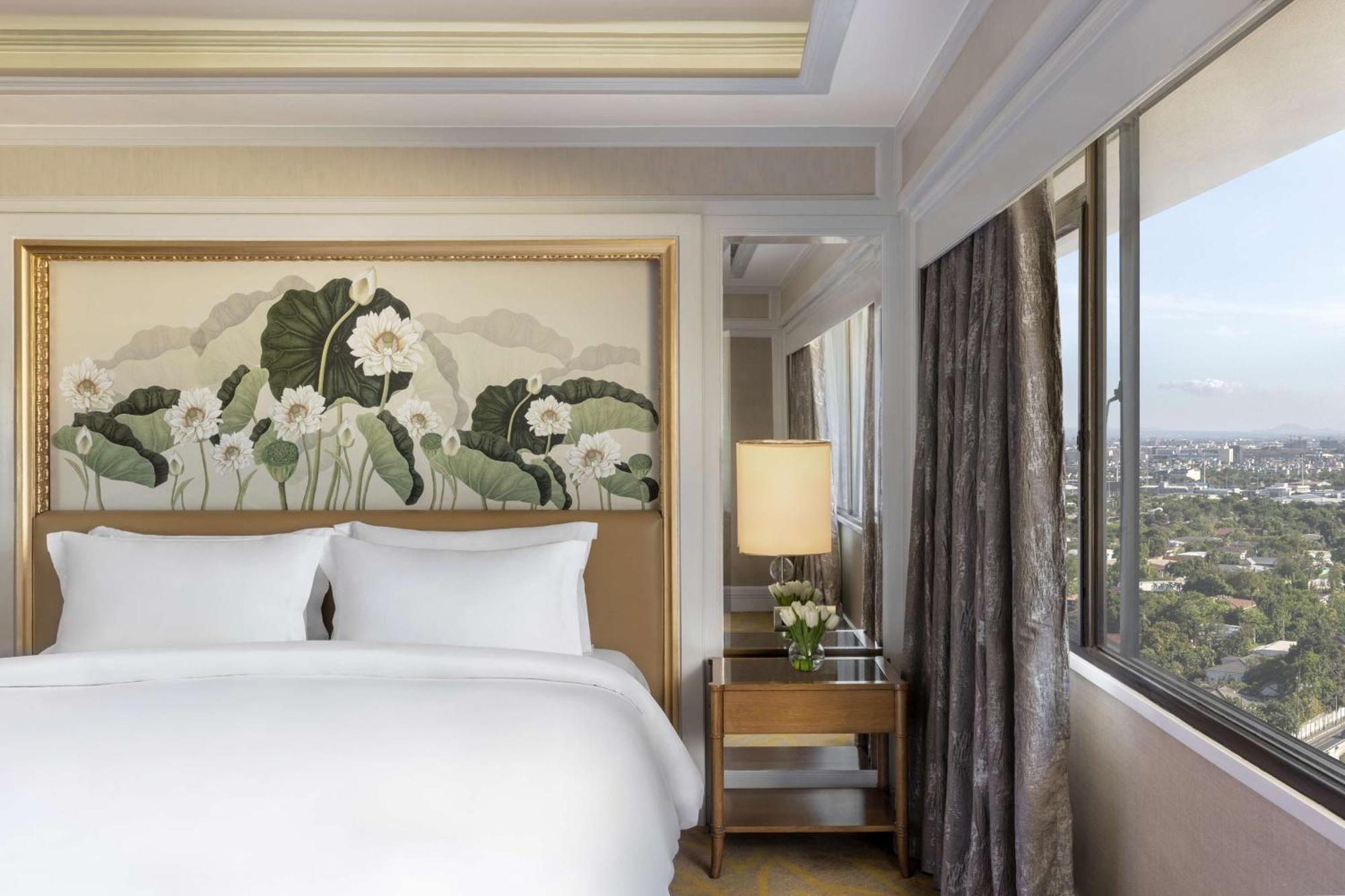 Dusit Thani Manila Makati City Ngoại thất bức ảnh A bedroom at the hotel